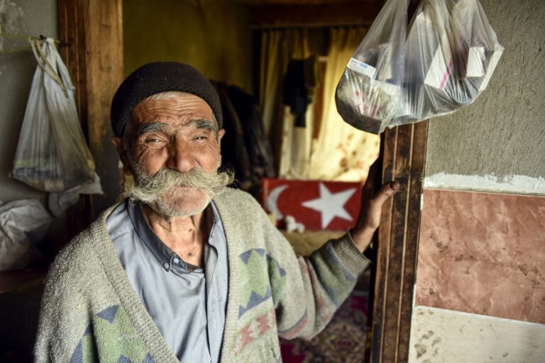 Görmeden Yeşerten Adam: Tevfik Celep 85 Yaşında Hayata Veda Etti