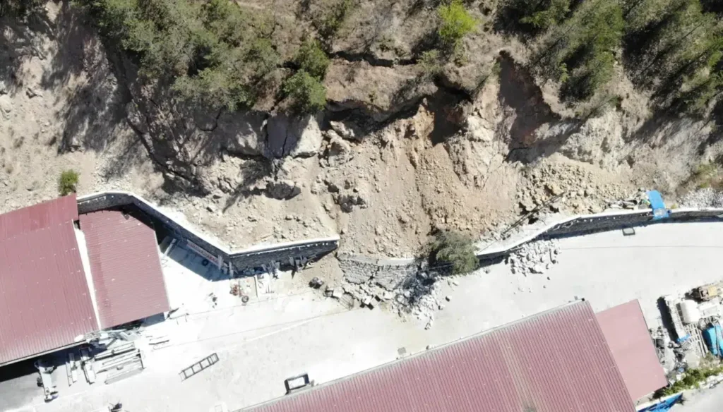 Gümüşhane’de sanayi sitesinde heyelan riski nedeniyle 25 iş yeri boşaltıldı