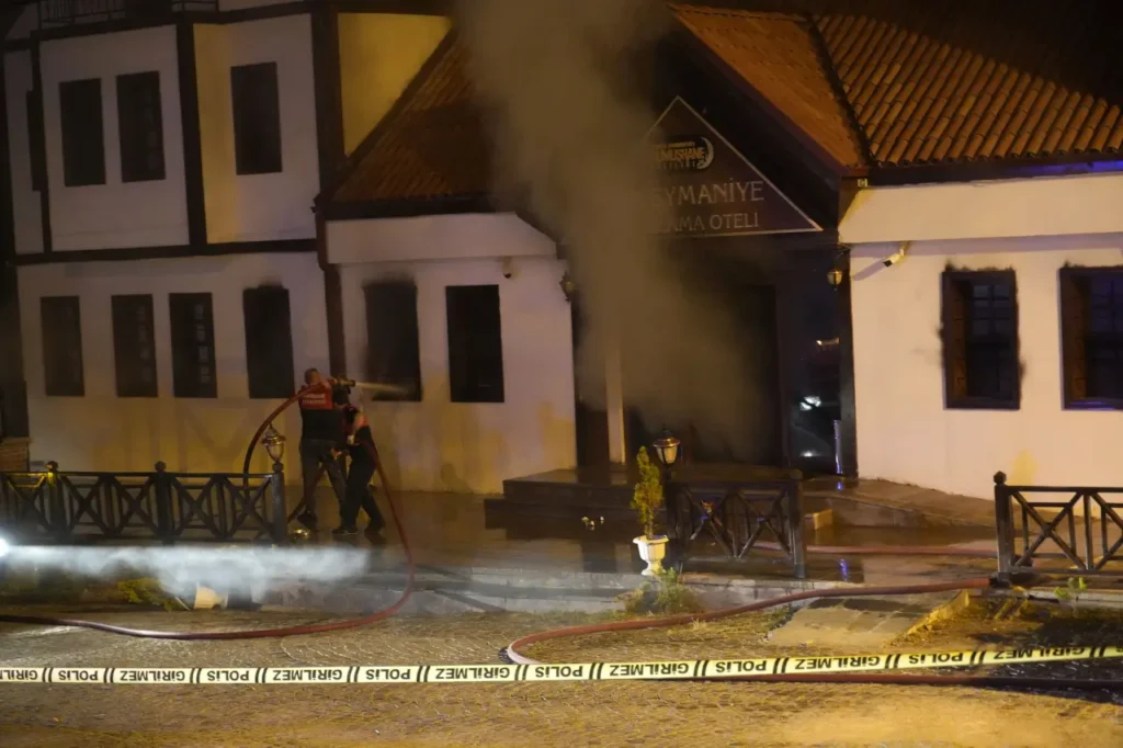 Gümüşhane’de otelde çıkan yangın paniğe neden oldu