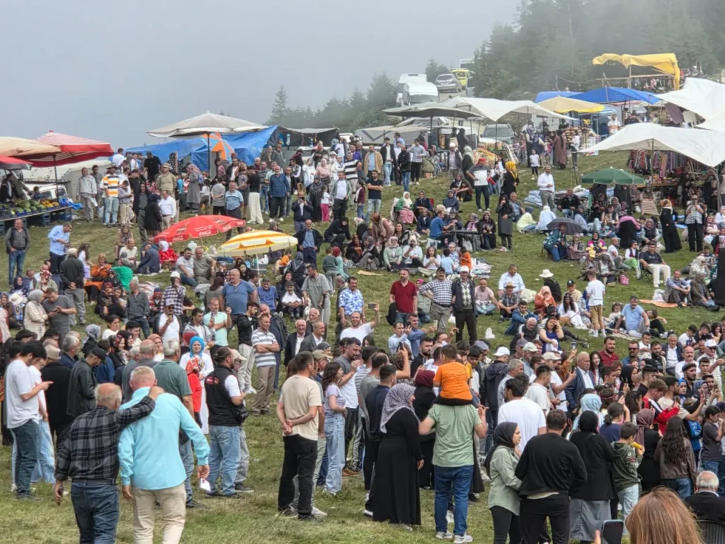 Kürtün’de Çemberli Düzü Yayla Şenliği Coşkusu
