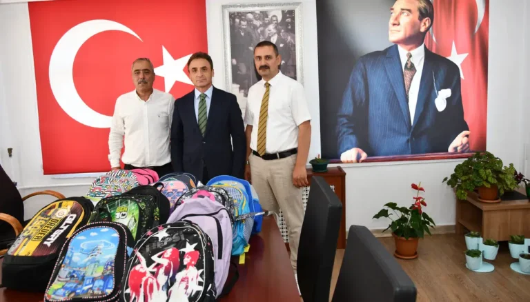 Gümüşhane Erzurumlular Derneği’nden Anlamlı Kırtasiye Bağışı