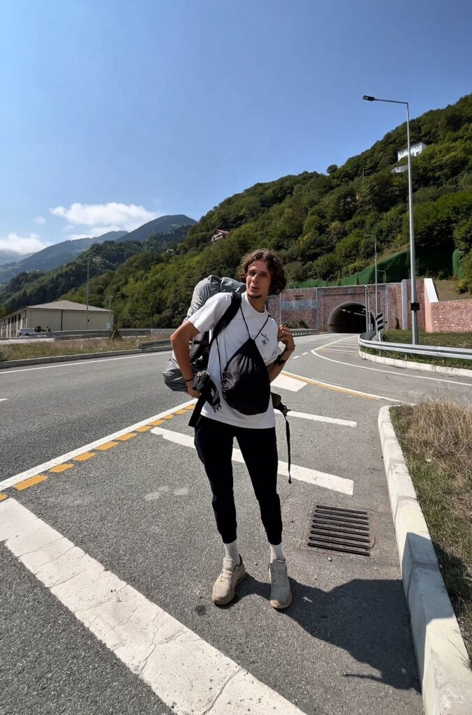 Dünyanın üçüncü, Avrupa ve Türkiye’nin ise en uzun tünelini yaya olarak geçti