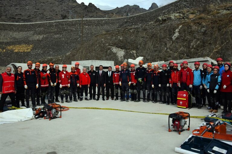 Gümüşhane’de gerçeğini aratmayan deprem tatbikatı