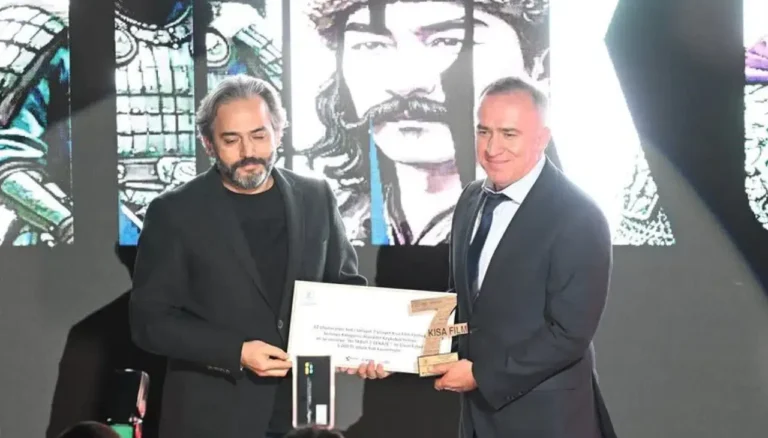 Gümüşhaneli senarist Elvan Ezber, en iyi senaryo ödülünü aldı