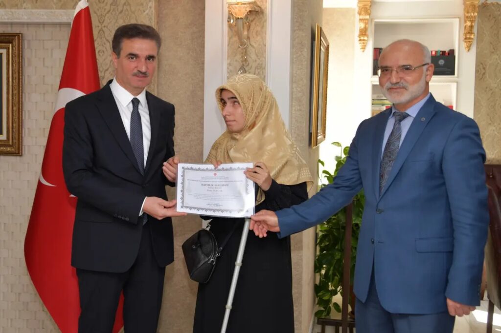 Hafızlık Türkiye birincisinden Vali Baruş’a ziyaret