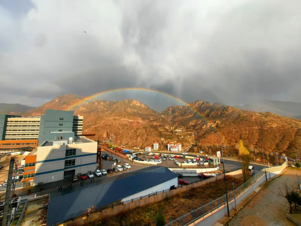 Gümüşhane’de sağanak sonrası gökyüzü şöleni: Çifte gökkuşağı mest etti