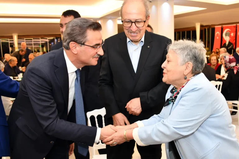 Gümüşhane’de Eğitim Çınarlarına Büyük Vefa