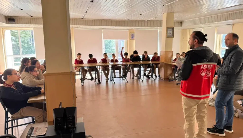 Dumlupınar Ortaokulu öğrencilerinden Sosyal Hizmet Merkezine ziyaret