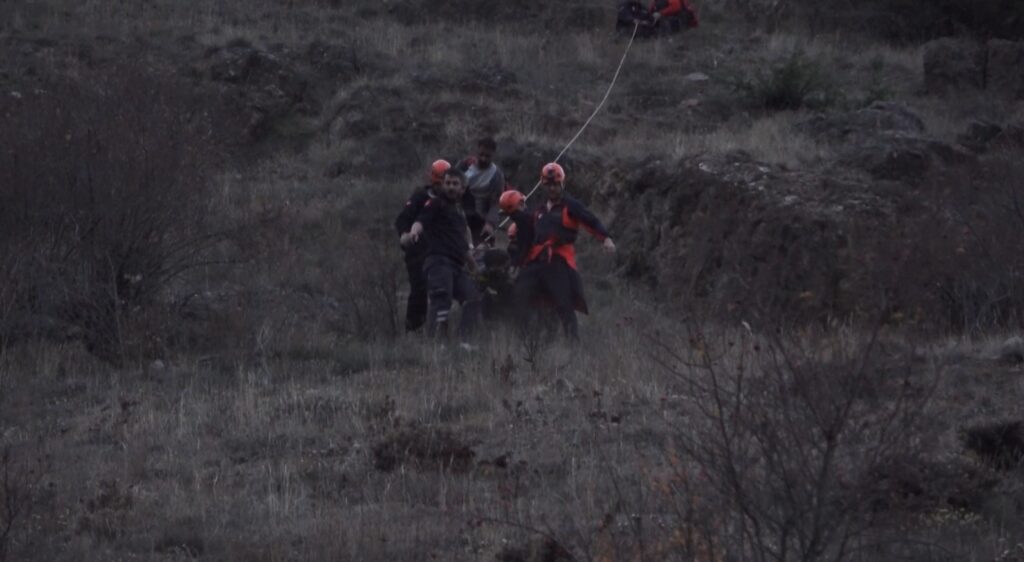 Gümüşhane’de arkadaşıyla gezintiye çıkan hemşire kayalıklardan düştü