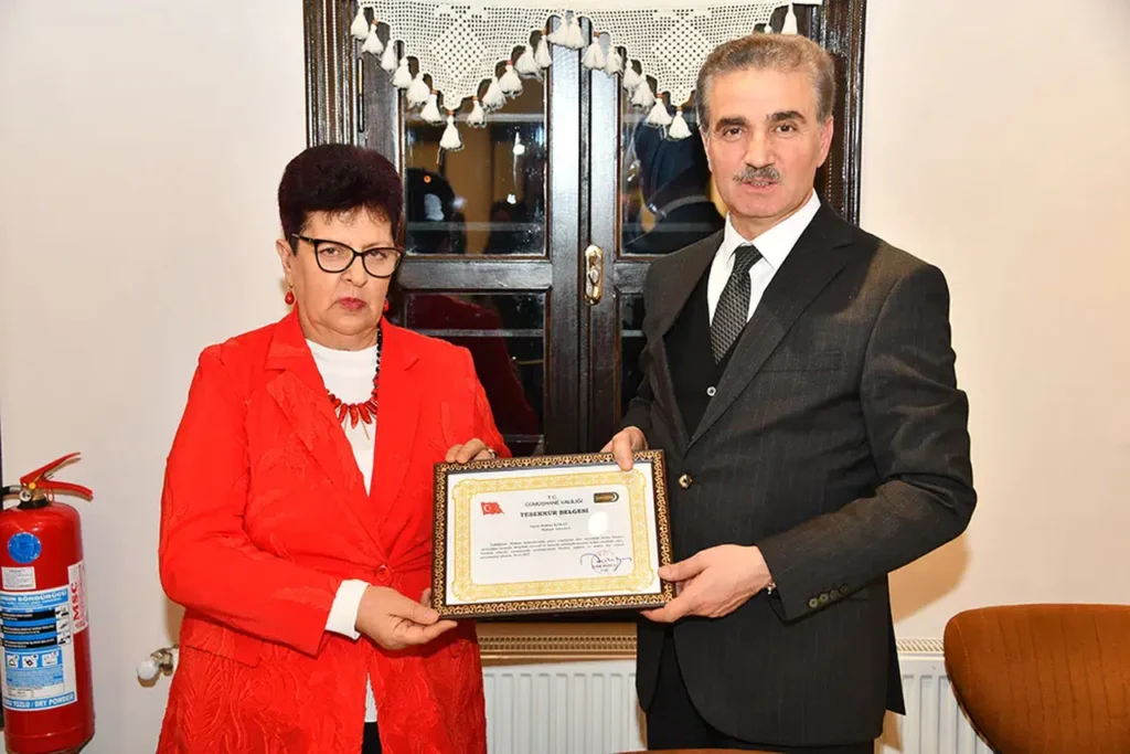 Gümüşhane Valiliği’nde 45 yıllık hizmetin ardından duygusal veda: Ülkü Köklü emekli oldu