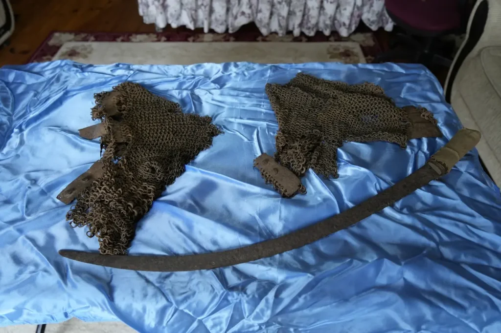 700 Yıllık Miras: Güvenç Abdal’ın Kılıcı ve Zırhı Gümüşhane’de Korunuyor