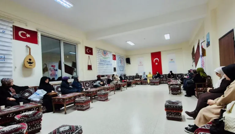 Ebeveynlere Altın Öğütler: “Çocuğunuzu Ekranla Değil, Muhabbetle Büyütün”