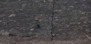 ‘Gördükleriniz Çatlak Değil, Güvenlik İçin Bırakılan Dilatasyon Payıdır’