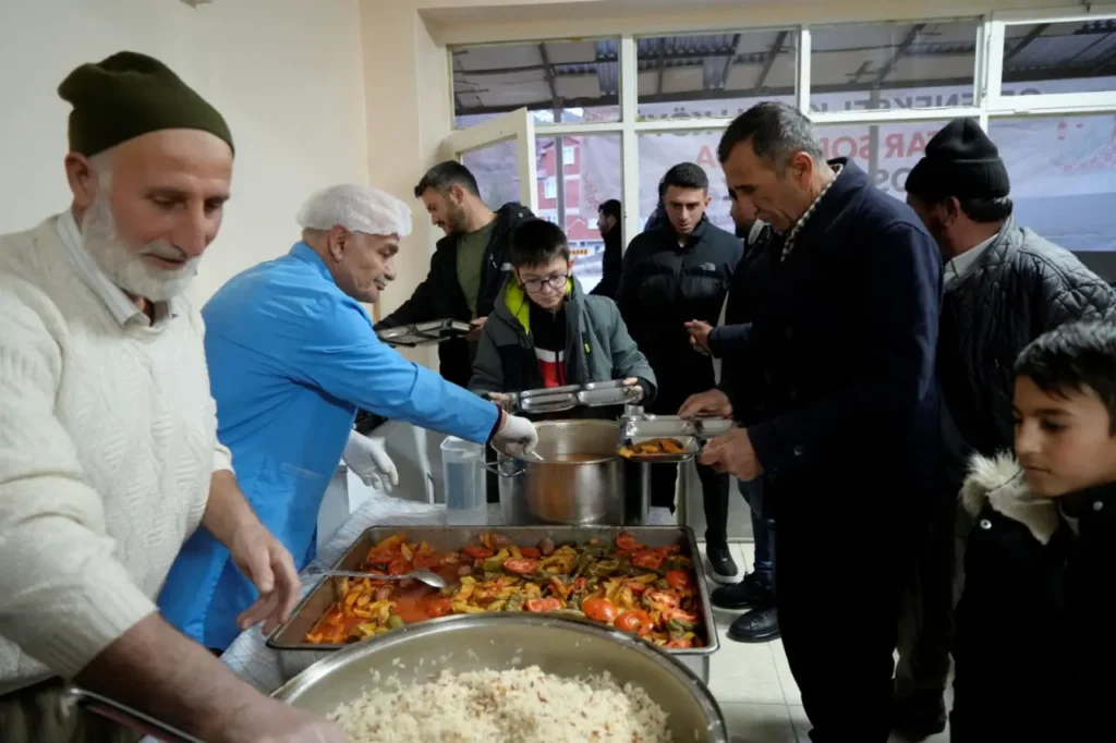 Kırıklı’da çeyrek asra dayanan iftar geleneği: 22 yıldır yolculara sofra kuruluyor