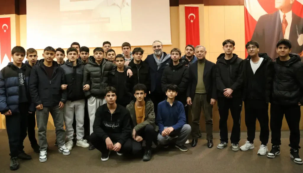 Gümüşhane Üniversitesi’nde Ramazan iklimi: Senai Demirci “Gönül Hekimi” olarak kürsüdeydi
