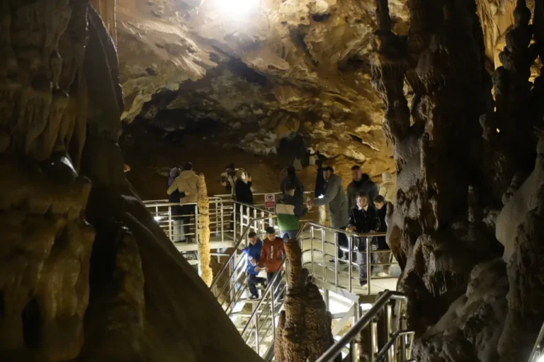 Gümüşhane’nin turizm lokomotifi Karaca Mağarası’nda yeni sezon başladı