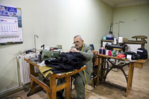 İğne iplikle geçen 56 yıl: Terzi İlyas Aslan’ın terzilik hikayesi