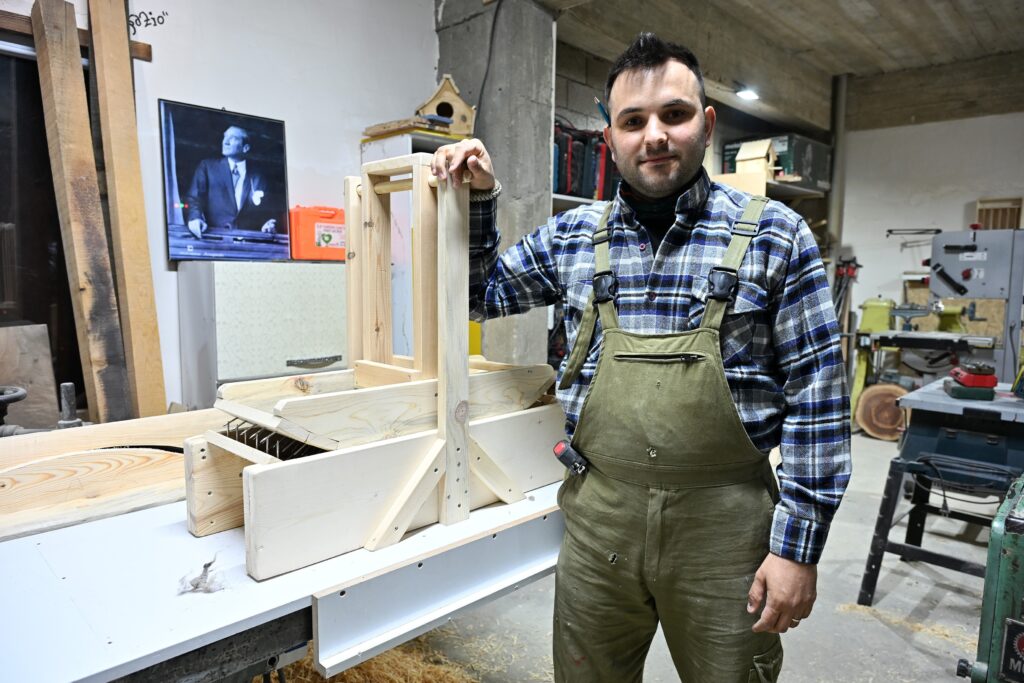 “Uğraşamayız” Diyerek Geri Çevirdiler, O Yapıp Dünyaya Satıyor