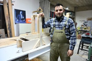 “Uğraşamayız” Diyerek Geri Çevirdiler, O Yapıp Dünyaya Satıyor