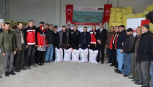 55 ton dağıtıldı: Devletten tarlasını ekene büyük destek