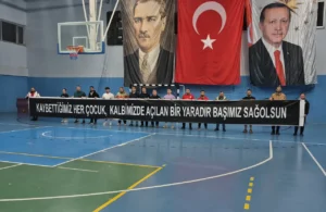 Sahada Hüzün ve Vefa Bir Arada: Kelkitli Eğitimcilerin Pankartı Yürek Burktu!