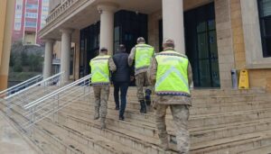 Yol kontrolünde yakayı ele verdi