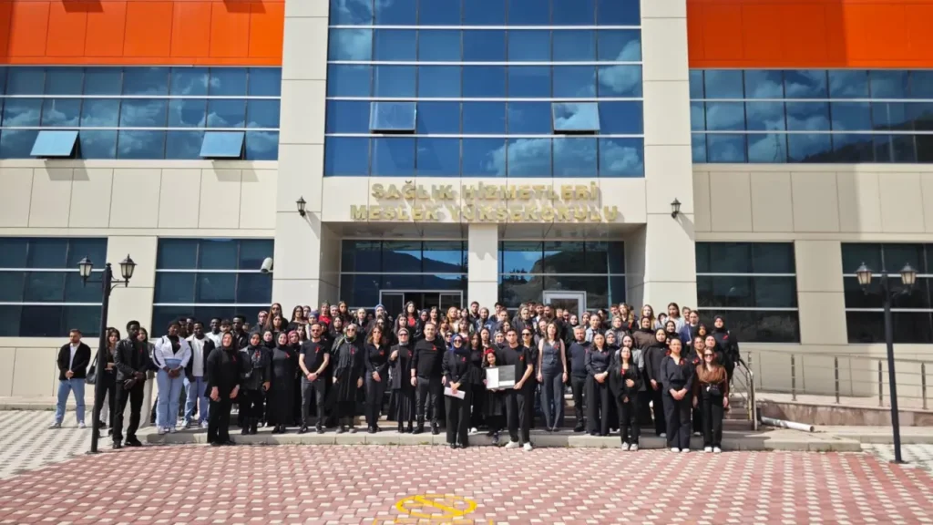 Gümüşhane Üniversitesinde siyahlı protesto!