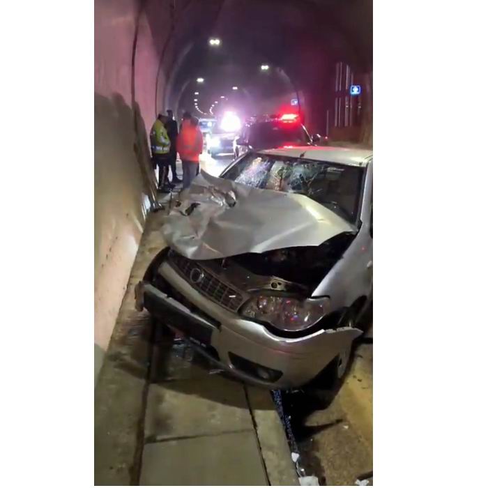 Yeni Zigana Tüneli’nde Korkutan Kaza! Otomobil Pikaba Arkadan Çarptı: 2 yaralı