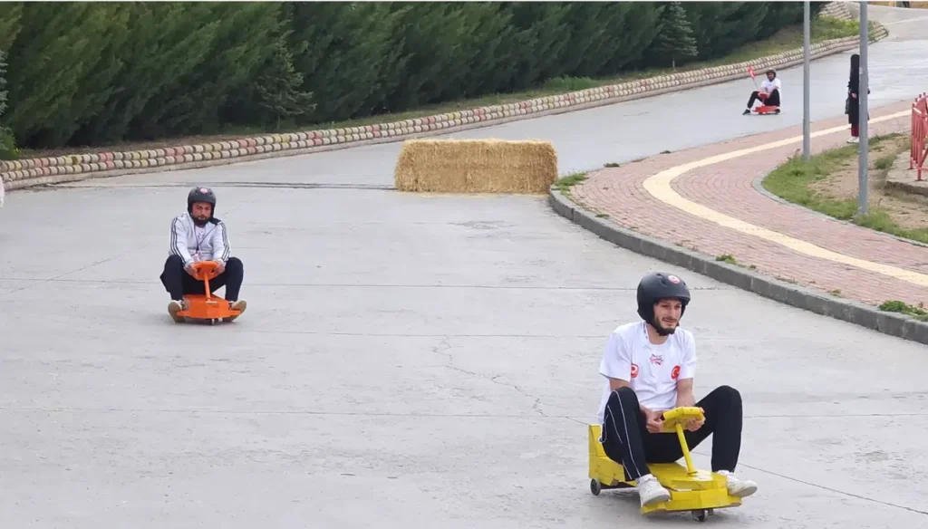 Kampüste Adrenalin Tavan Yaptı: Rampadan Aşağı Son Sürat İndiler!