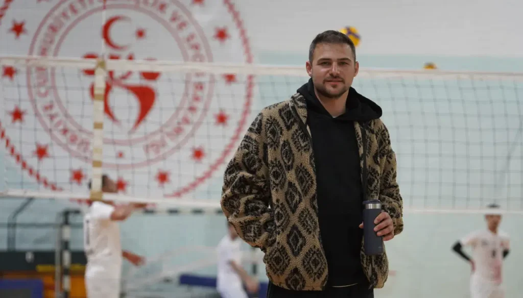 Efeler Ligi Yıldızı Kaan Atmaca Torullu genç sporcularla bir araya geldi