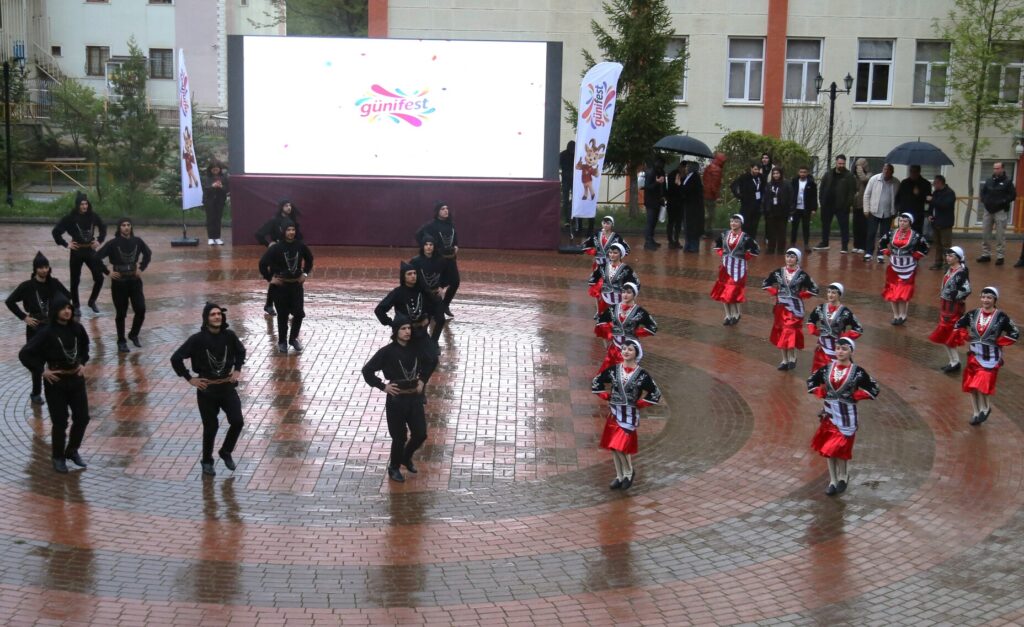 Günifest’te İlk Gün Coşkusu Kampüsü Sardı