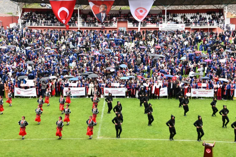 Gümüşhane’de Mezuniyet Coşkusu: Stadyum Tıklım Tıklım Doldu