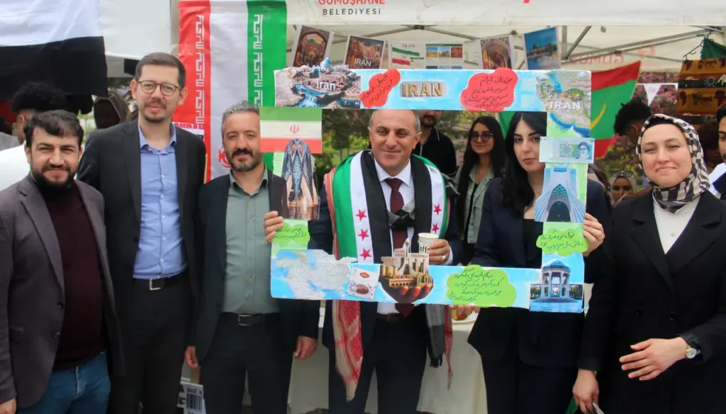 Gümüşhane’de Renkli Görüntüler! 17 Ülkenin Öğrencileri Aynı Sahnede Buluştu