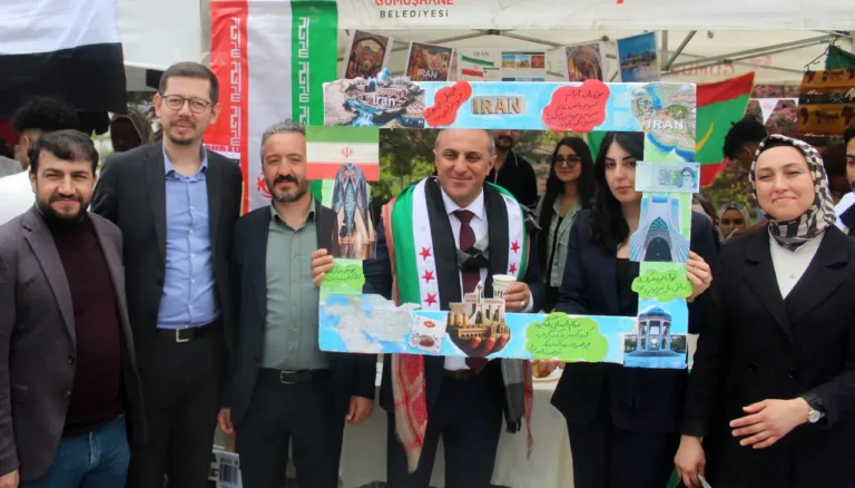 Gümüşhane’de Renkli Görüntüler! 17 Ülkenin Öğrencileri Aynı Sahnede Buluştu