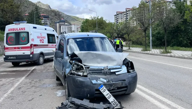 Gümüşhane’de 4 aracın karıştığı zincirleme trafik kazasında 4 kişi yaralandı