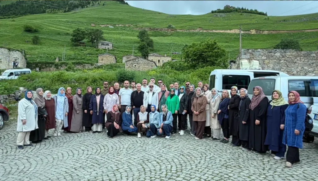 AK Parti Gümüşhane Teşkilatından Taşköprü Yaylası ve Santa Harabeleri’ne Ziyaret