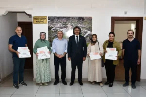 Gümüşhane’de Bilimin Öncüsü Öğretmenlere Plaket Verildi