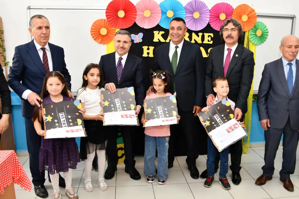 Gümüşhane’de 17 bin 183 öğrenci karne sevinci yaşadı