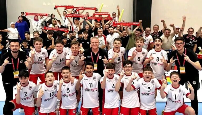 Türk Voleyboluna 62 Kupa Kazandıran Şeref Tok’tan Tarihi Başarı