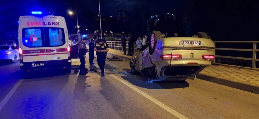 Gümüşhane’de Trafik Kazası: Refüjü Aşan Otomobil Karşı Şeride Geçti
