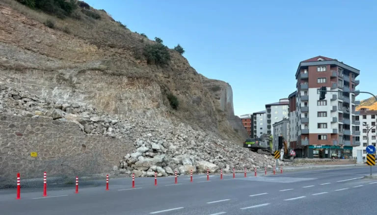 Gümüşhane’de 1. Etap TOKİ yolu geçici olarak ulaşıma kapatıldı