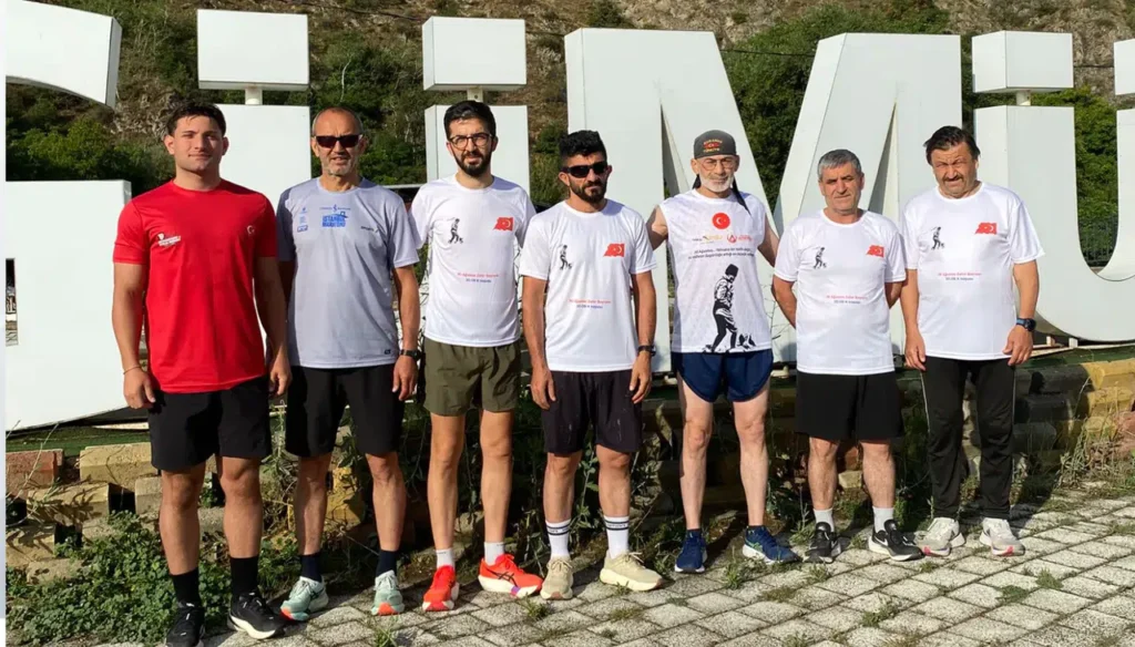 Gümüşhane’de 30 Ağustos Zafer Bayramı’na Özel 30.08 Kilometrelik Tarihi Koşu Düzenlendi