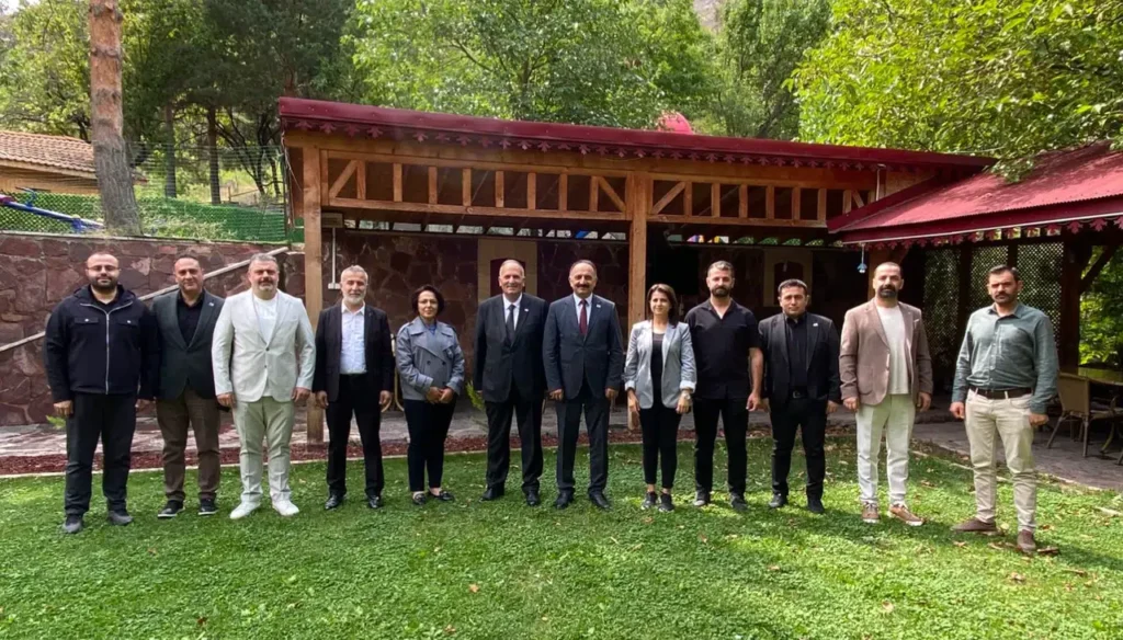 Anahtar Parti Gümüşhane Ziyareti: Esnafın Sorunları ve Genç Nüfus Göçü Masaya Yatırıldı