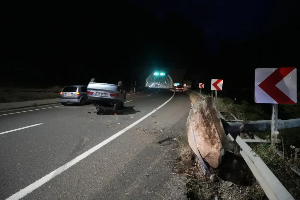 Mescitli Tüneli Çıkışında Trafik Kazası: Sürücü Hastaneye Kaldırıldı