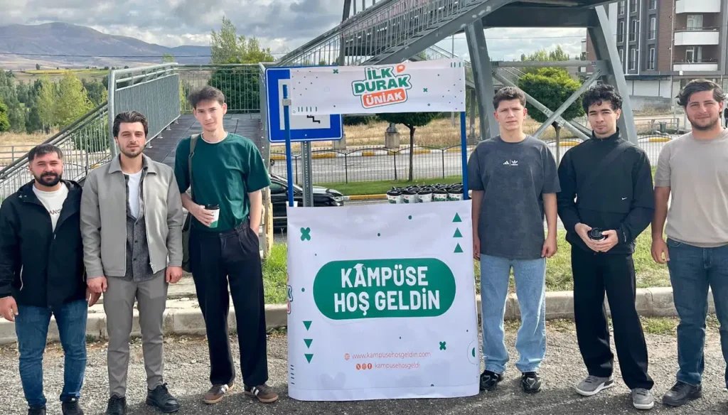ÜniAK Gümüşhane’den Gençlere Kampüste Sıcak Karşılama