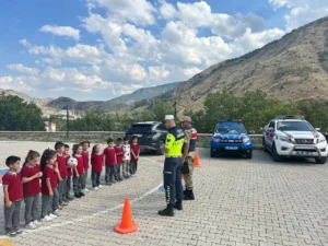 Jandarmadan Gümüşhane’de Öğrencilere Güvenli Yolculuk Eğitimi