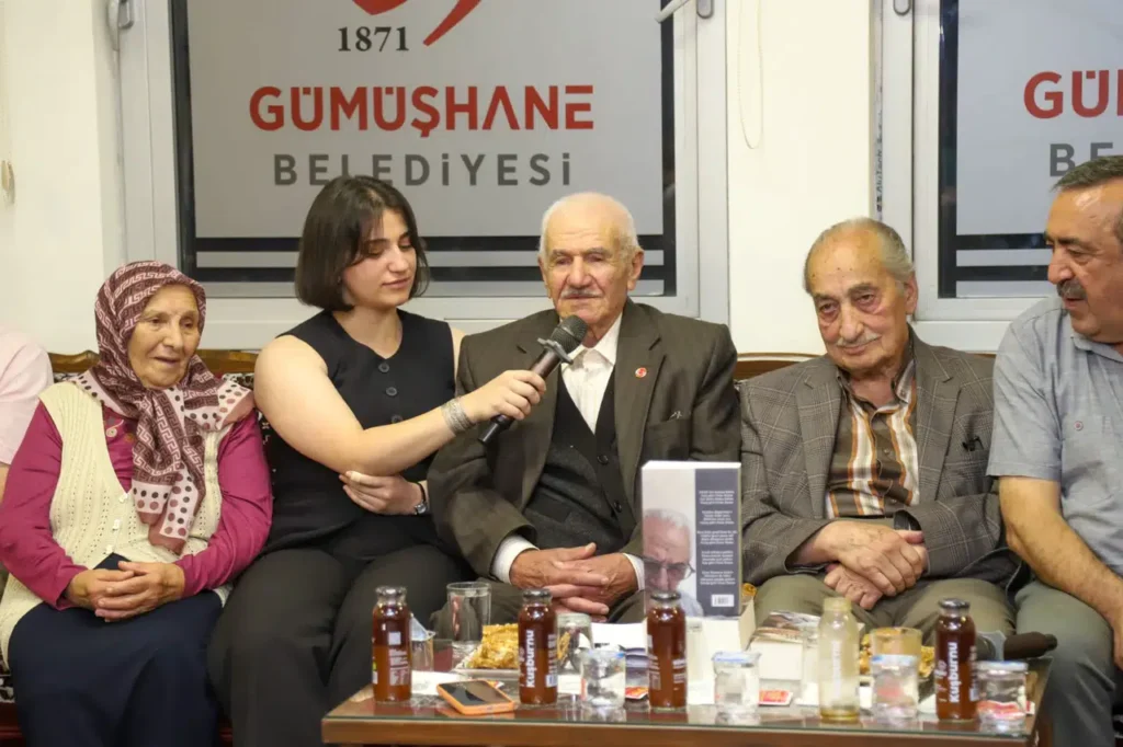 İnşaat İşçiliğinden Şairliğe Uzanan Ömür: Bankacıya Yazdığı Şiirle Herkesi Hayran Bıraktı!