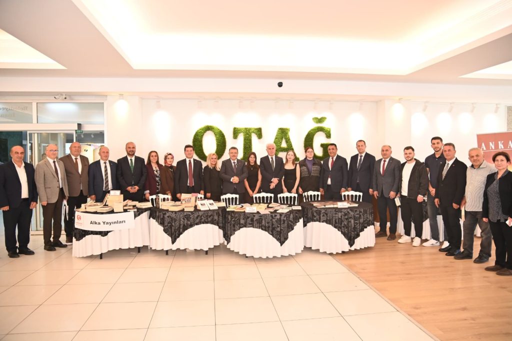 Bölge Belediye Başkanları Talat Ülker 3. Kitap Fuarı’nı ziyaret etti