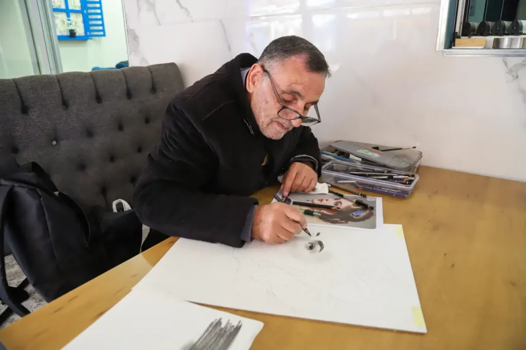 Gümüşhaneli Ressam Fikret Bozkır Portreleriyle İz Bırakıyor