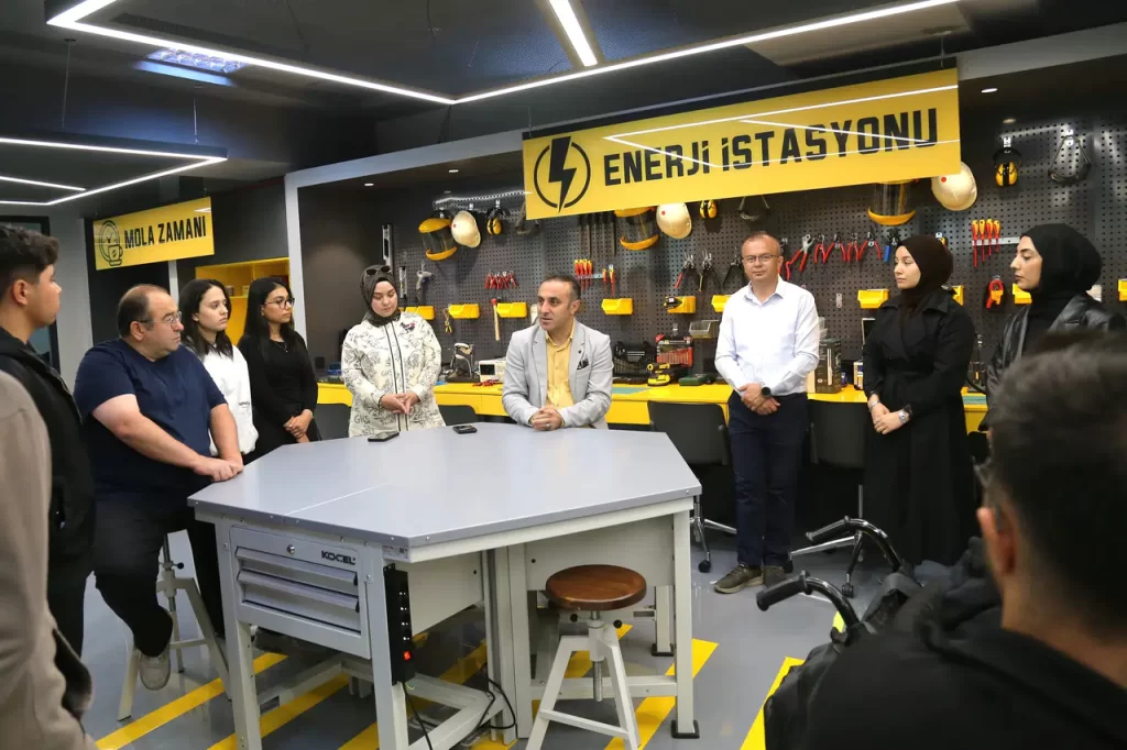 Gümüşhane Üniversitesi Gençlerine Dev İmkan: Hayaller Bu Atölyede Ürüne Dönüşecek